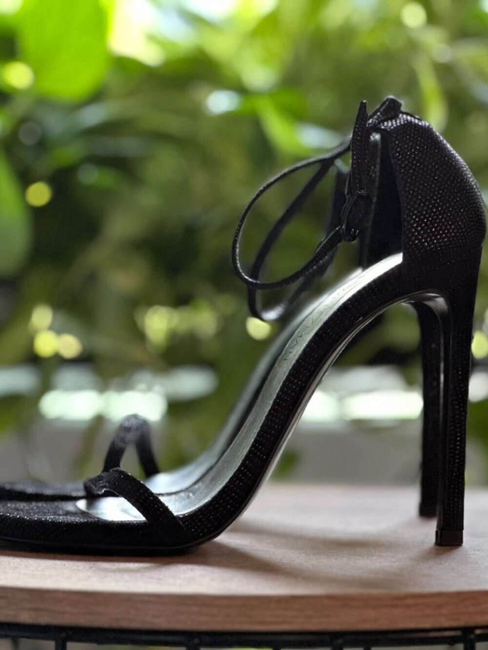 Stuart Weitzman Nudist Black Goose Bump Nappa Leather Heel - Picture 3 of 8